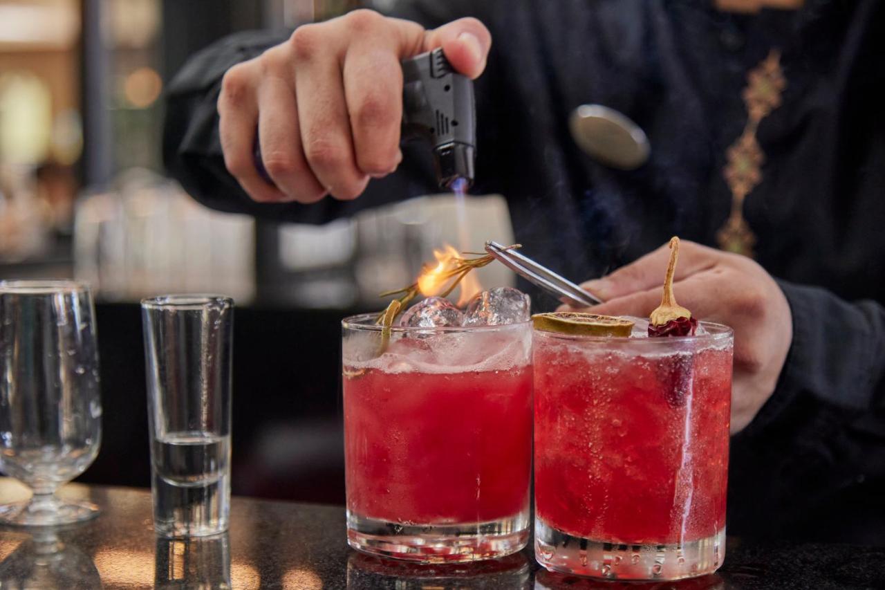 Fiesta Americana Condesa Cancún Eksteriør billede Flaming Doctor