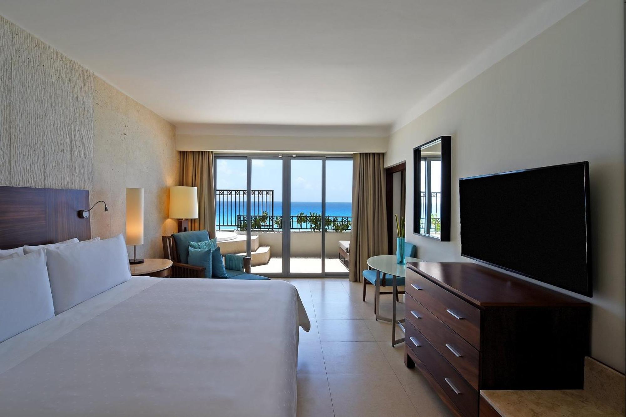 Fiesta Americana Condesa Cancún Eksteriør billede A guest room at the Hilton Cancun Resort